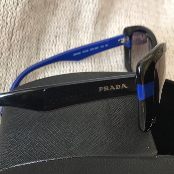 SOLD✨Prada sunglass black with blue stripe - Picture 3 of 8